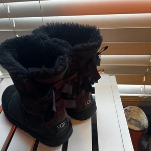 Ugh Bailey bow boots size 6.5 REALLY GOOD CONDITION